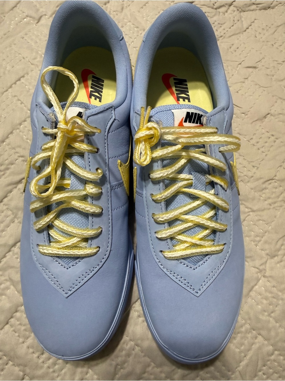 Nike Women’s Light Blue Sneakers with Yellow Accents\Never used